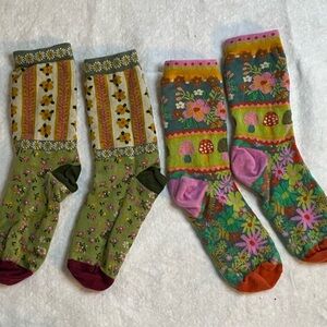 NATURAL LIFE Whimsical Floral and Mushroom Socks - Green and Pink